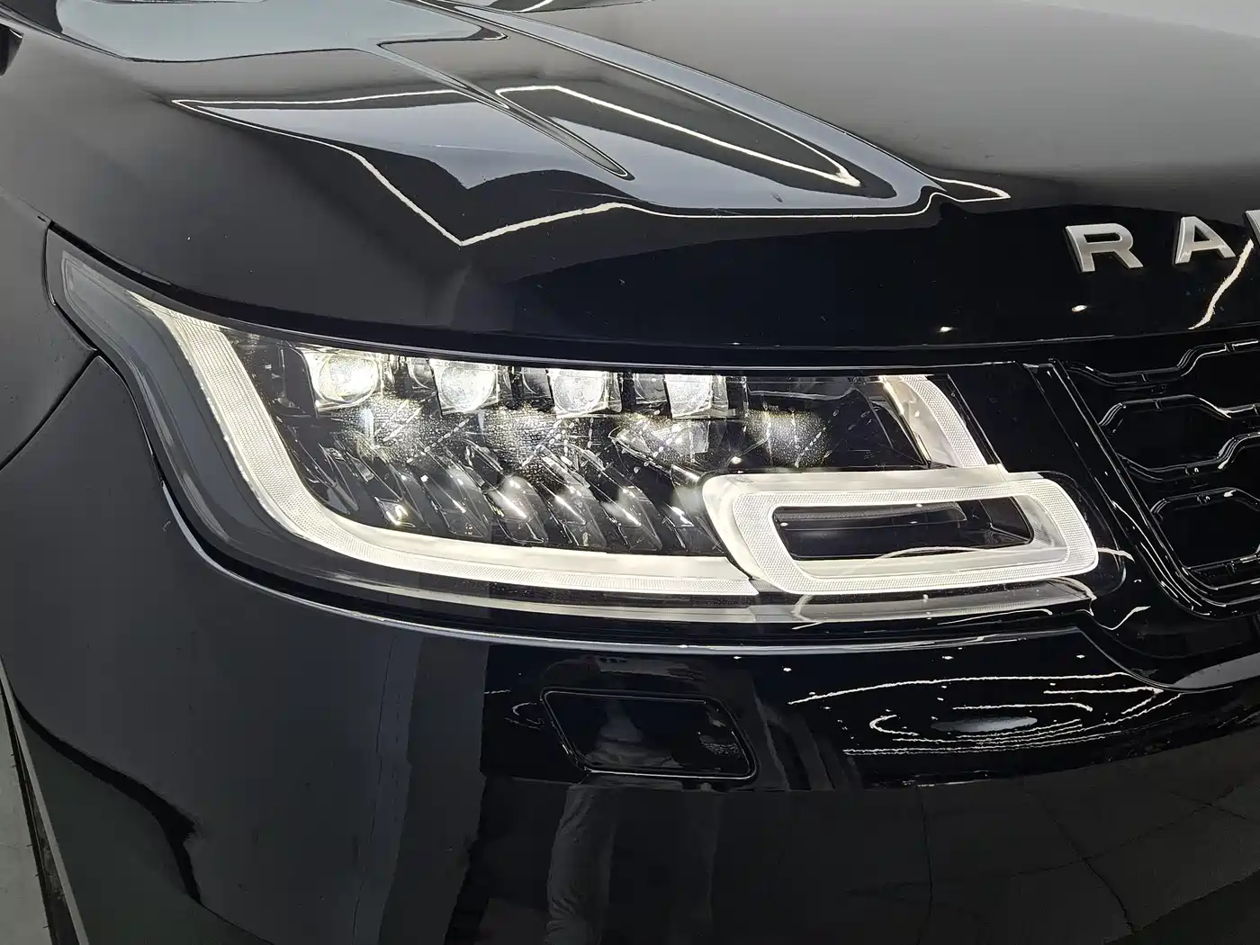 Land Rover Range Rover Sport 2016 Model 3.0 SC V6 SE фото 12