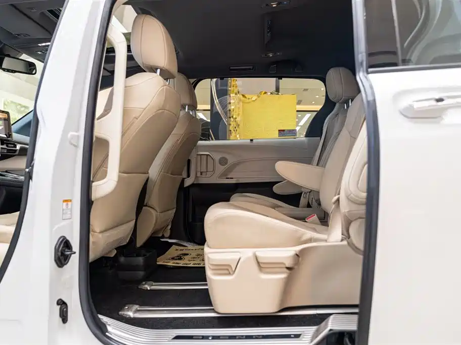 Toyota Sienna 2021 2.5L Hybrid Luxury Edition фото 16