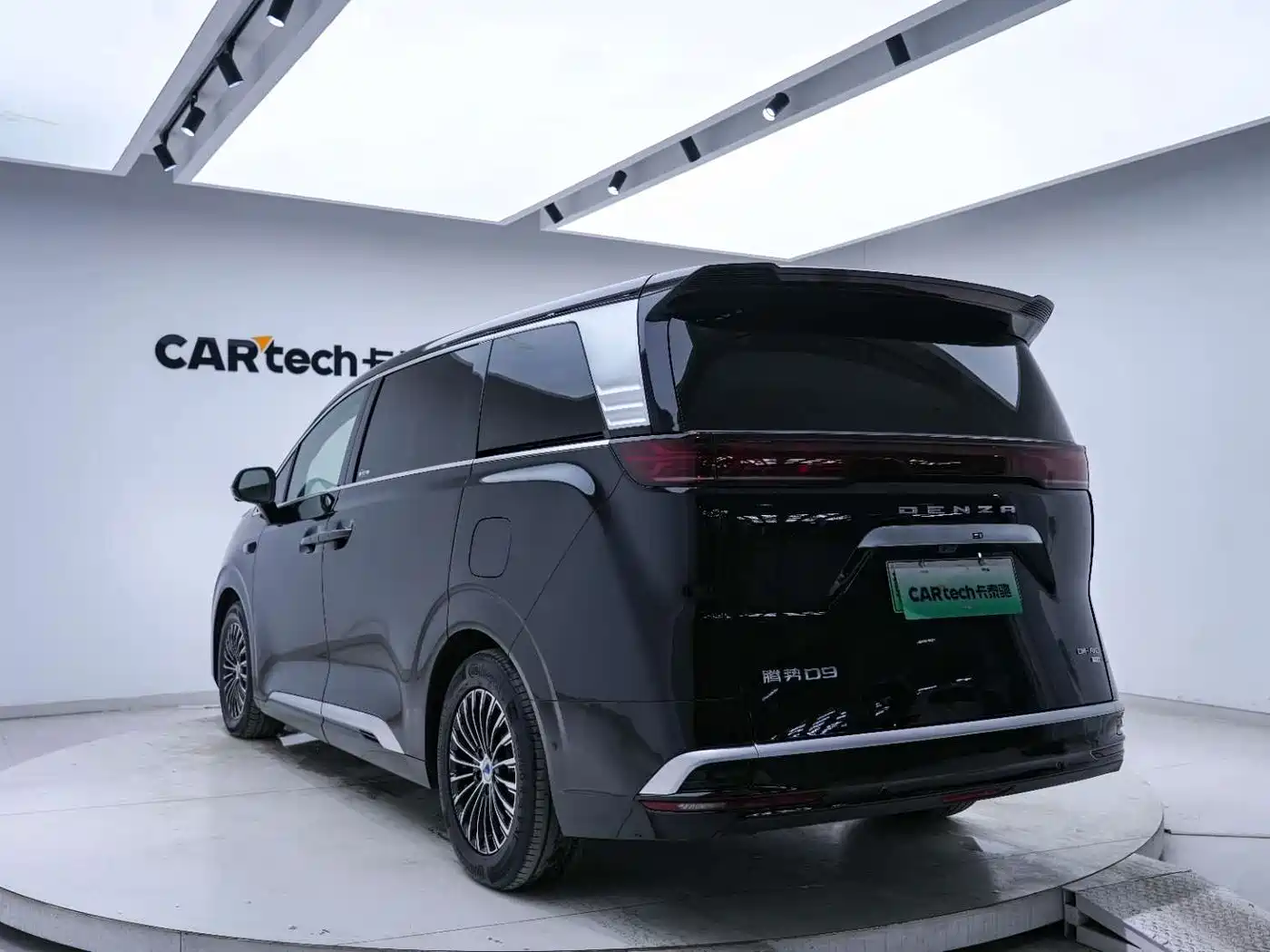 Denza D9 2025 2025 DM-i Smart Drive Edition 1020 AWD Luxury