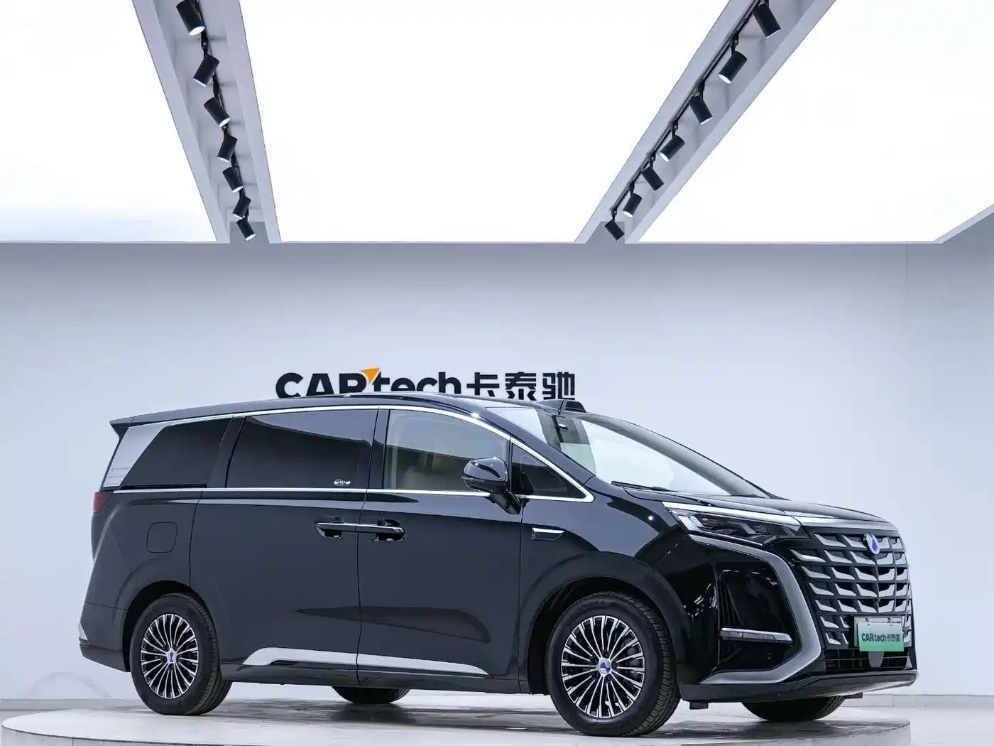 Denza D9 2025 2025 DM-i Smart Drive Edition 1020 AWD Luxury