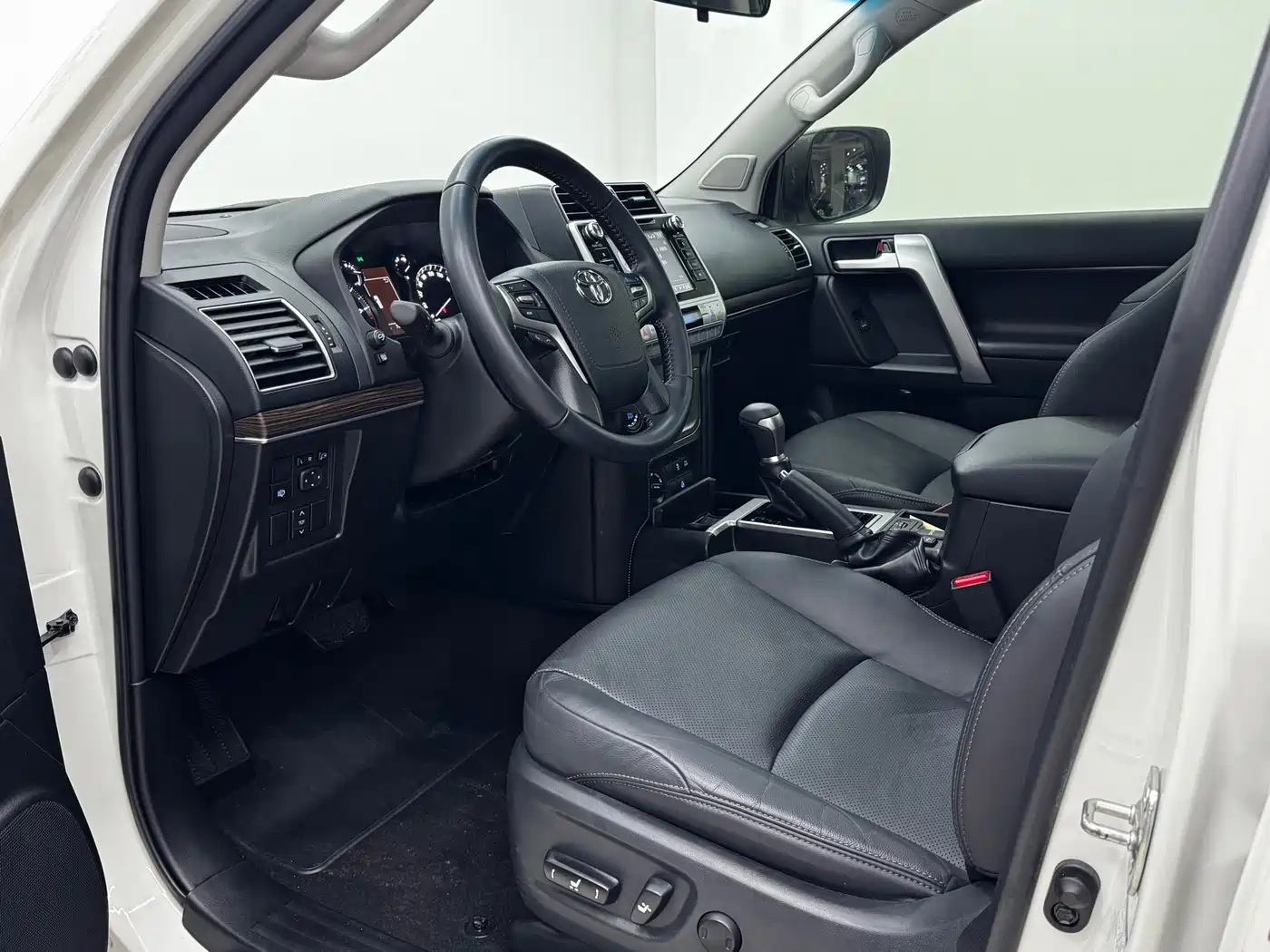 Toyota Prado 2018 3.5L Automatic TX-L Rear-mounted Spare Tire фото 7