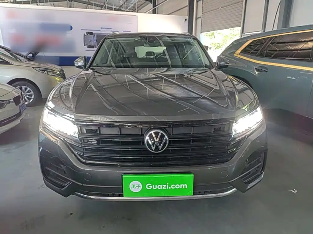 Фото 3 - Volkswagen Touareg