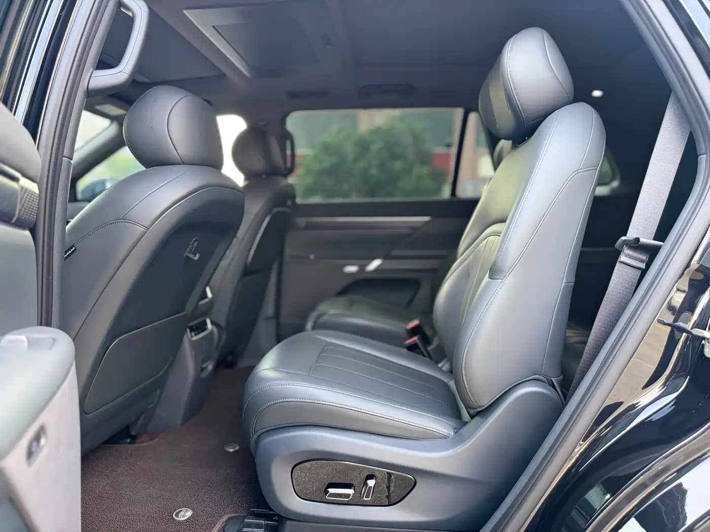 Dongfeng Yipai eπ008 2025 2026 6-seater BEV Family Joy Edition