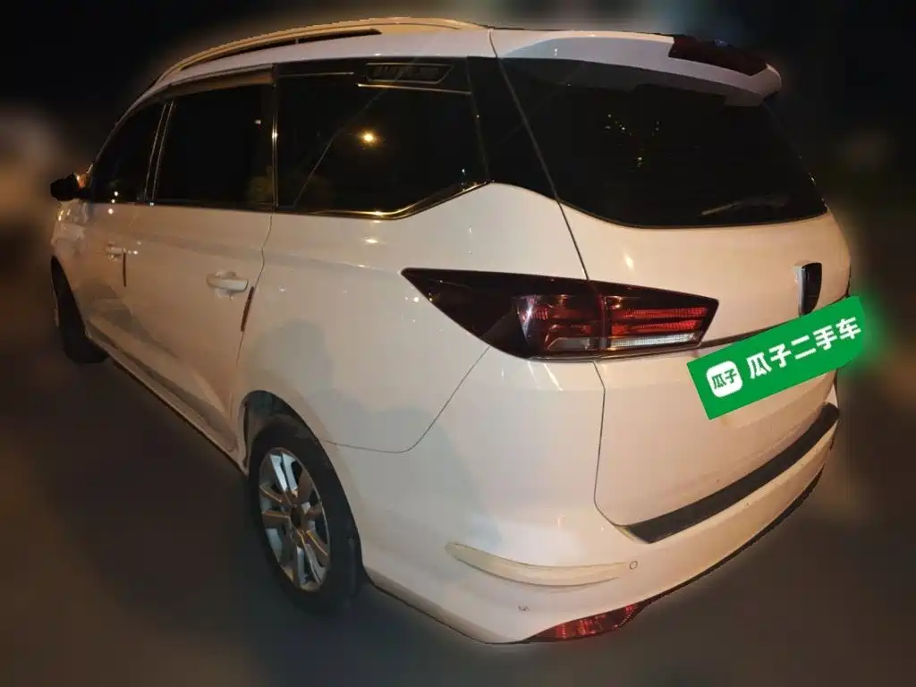 Фото 6 - Baojun 360