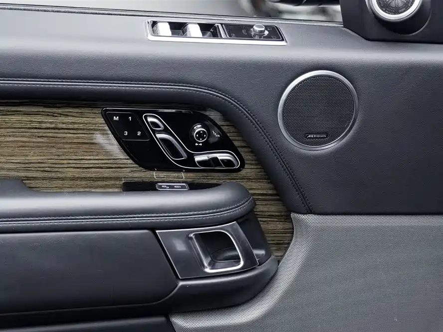 Land Rover Range Rover 2018 3.0 SC V6 Vogue Heritage Edition фото 21
