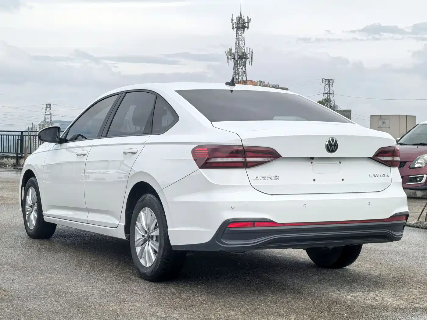 Volkswagen Lavida 2023 Facelift 1.5L Auto Full Comfort Edition фото 6