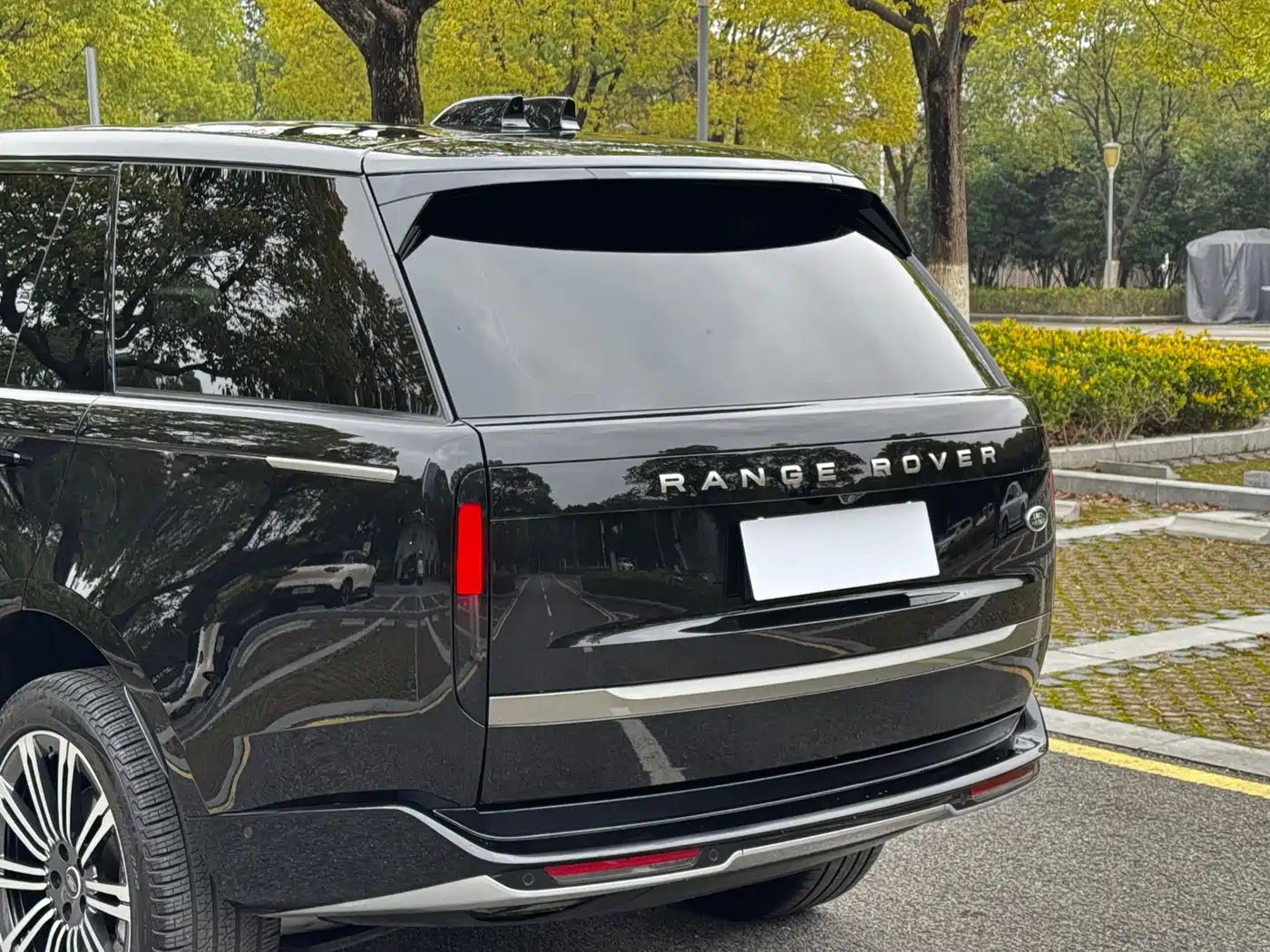 Land Rover Range Rover 2024 3.0 L6 400PS Golden Age Extended 7-Seater фото 19