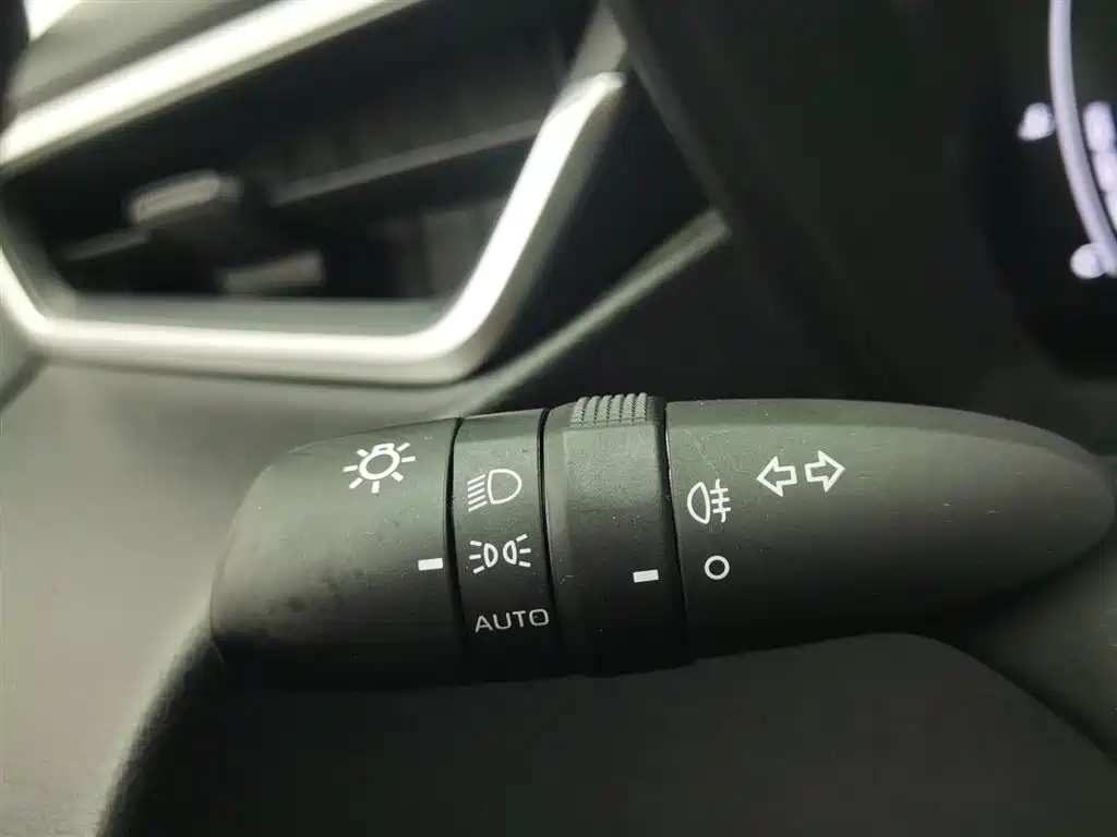 Toyota Levin 2023 Smart Hybrid 1.8L Leading Edition фото 21