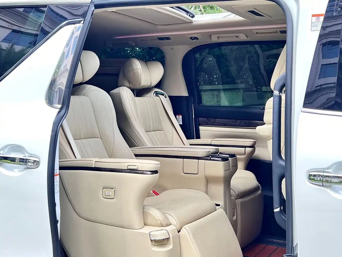 Toyota Alphard 2021 Hybrid 2.5L Premium фото 15