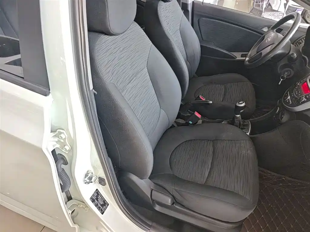 Hyundai Reina 2014 1.4L Manual GLX фото 25