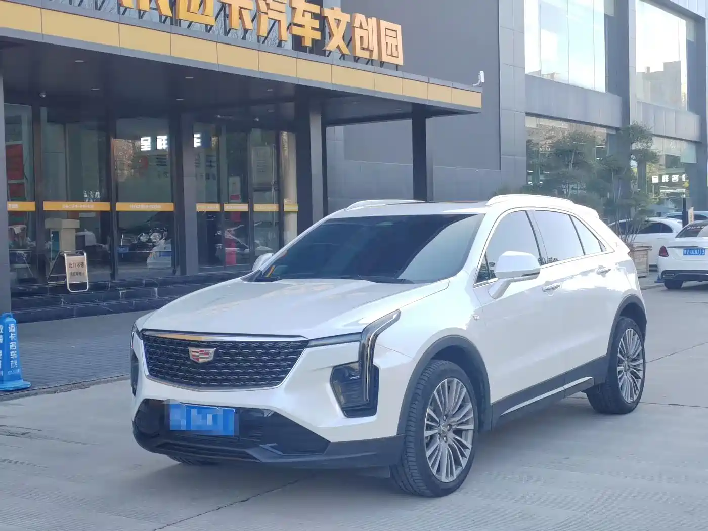 Cadillac XT4 2024 28T 2WD Premium фото 3