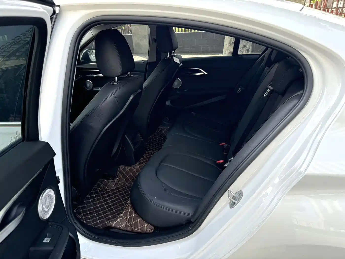 BMW 1 Series 2022 120i M Sport фото 7