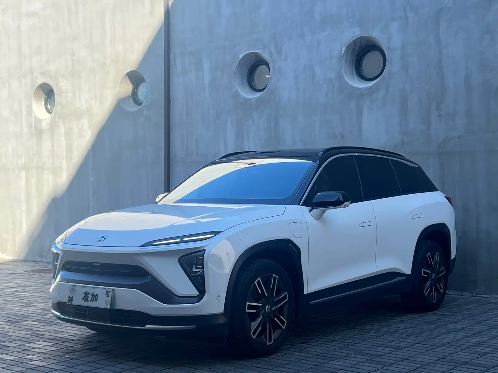 Фото 1 - NIO ES6