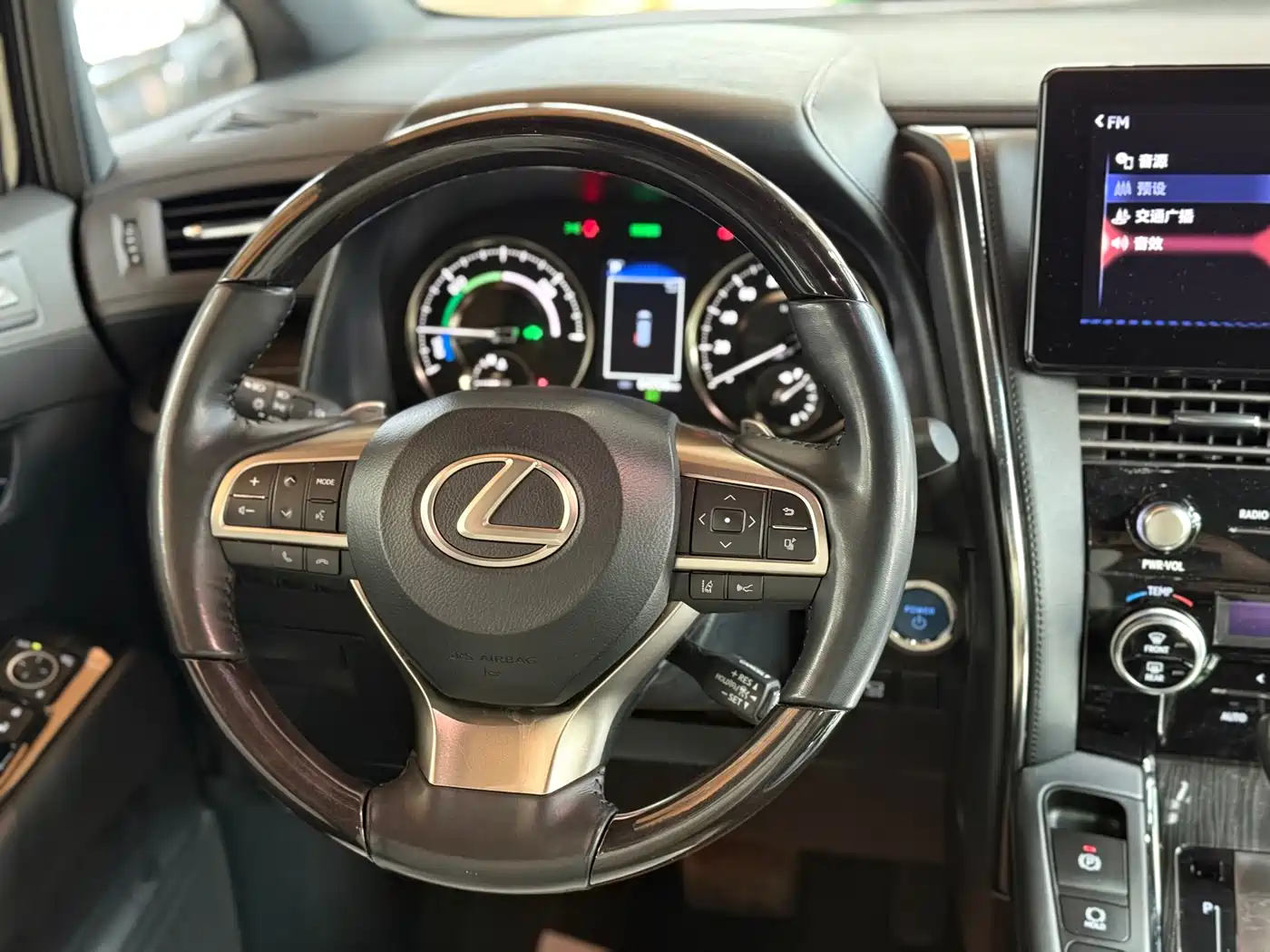 Lexus LM 2020 300h Seven-Seater Elegance Edition фото 14