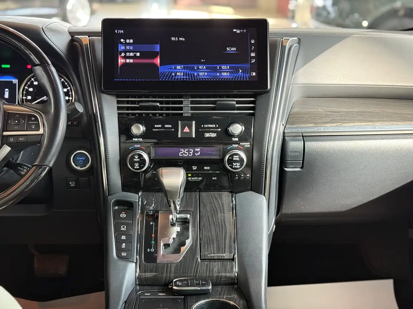 Lexus LM 2020 300h Seven-Seater Elegance Edition фото 15