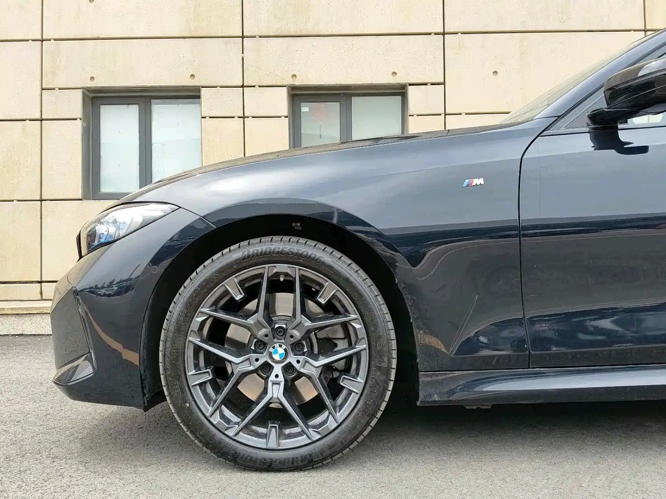 BMW 3 Series 2025 330Li M Sport Night Edition фото 4