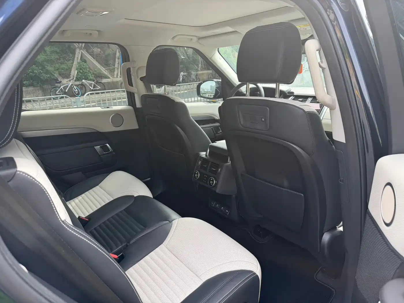 Land Rover Discovery 2021 360PS R-Dynamic S фото 11