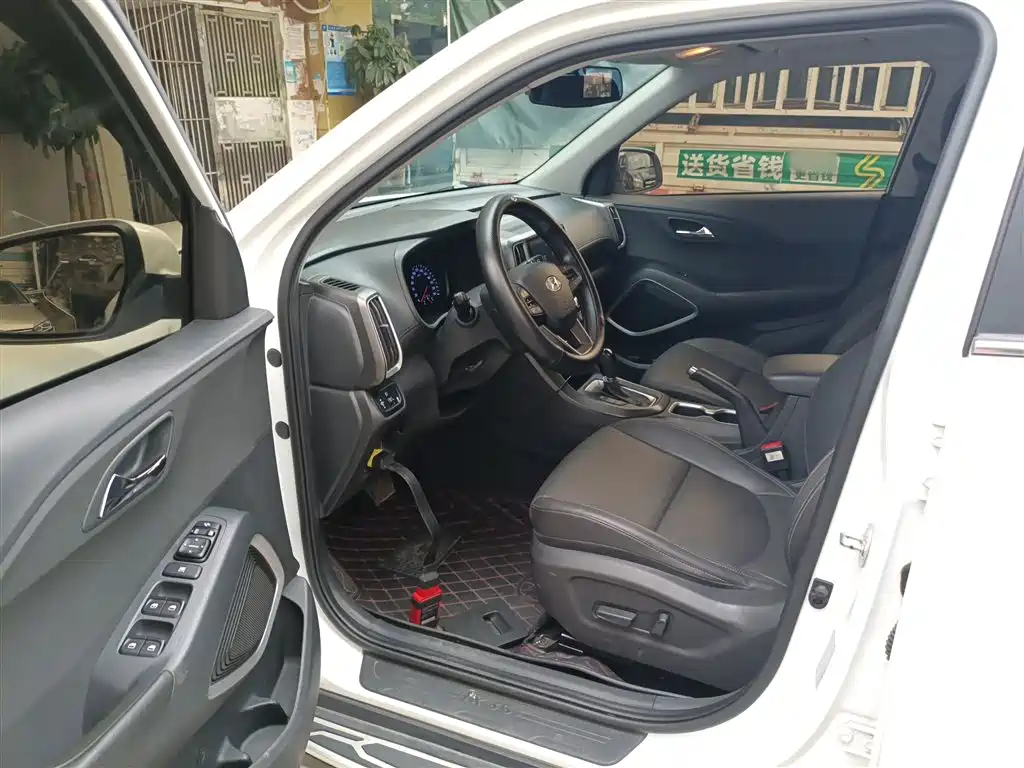 Hyundai Beijing Hyundai ix35 2018 2.0L Automatic 2WD Zhiyong·Enjoyment Edition фото 16