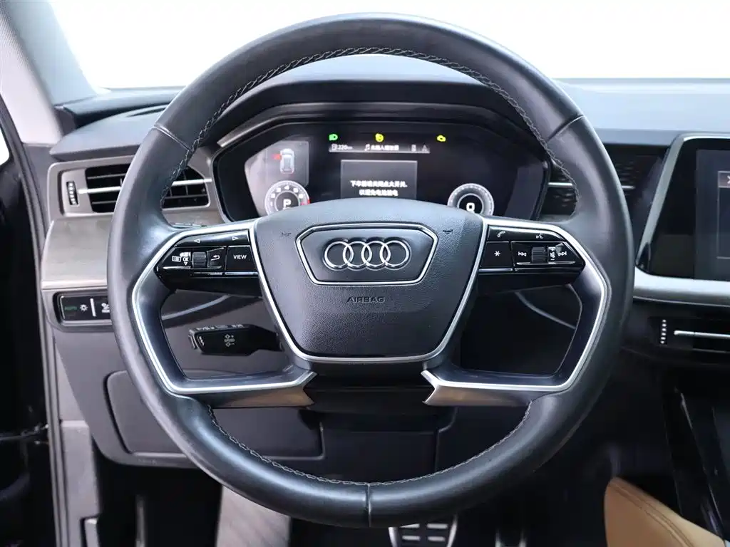 AUDI Q6