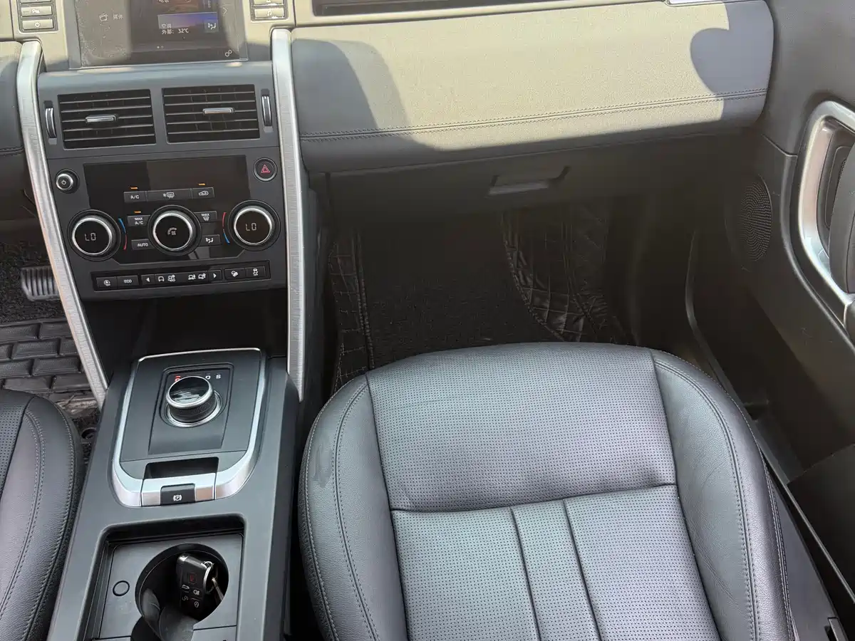 Land Rover Discovery Sport 2018 240PS SE Edition фото 10