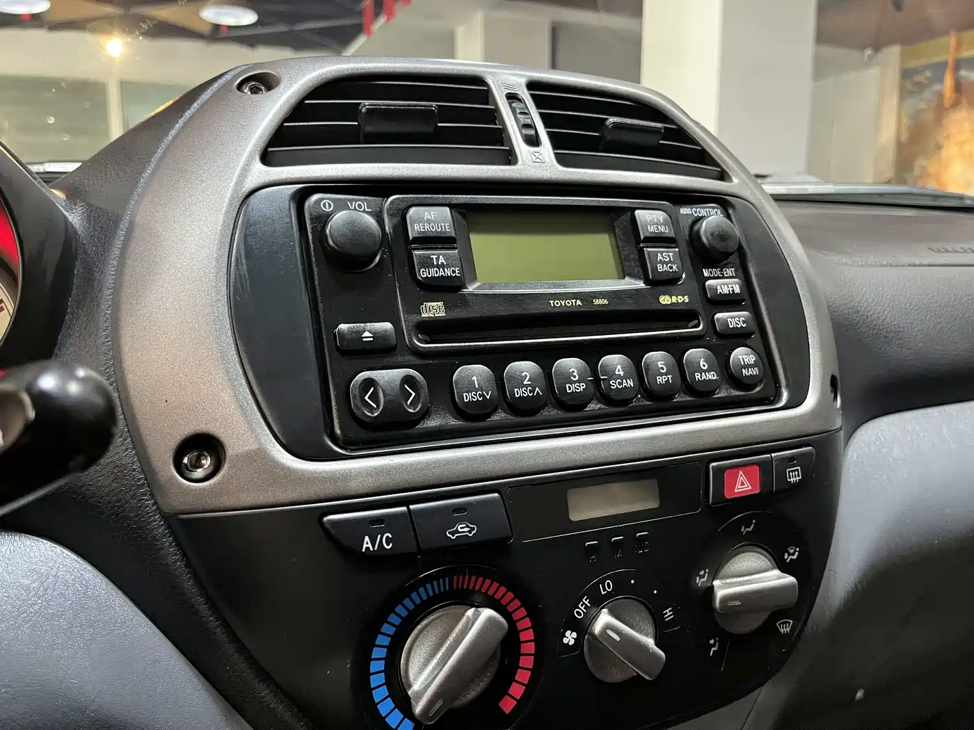 Toyota RAV4 (Import) 2004 Model 2.0 3-Door фото 9