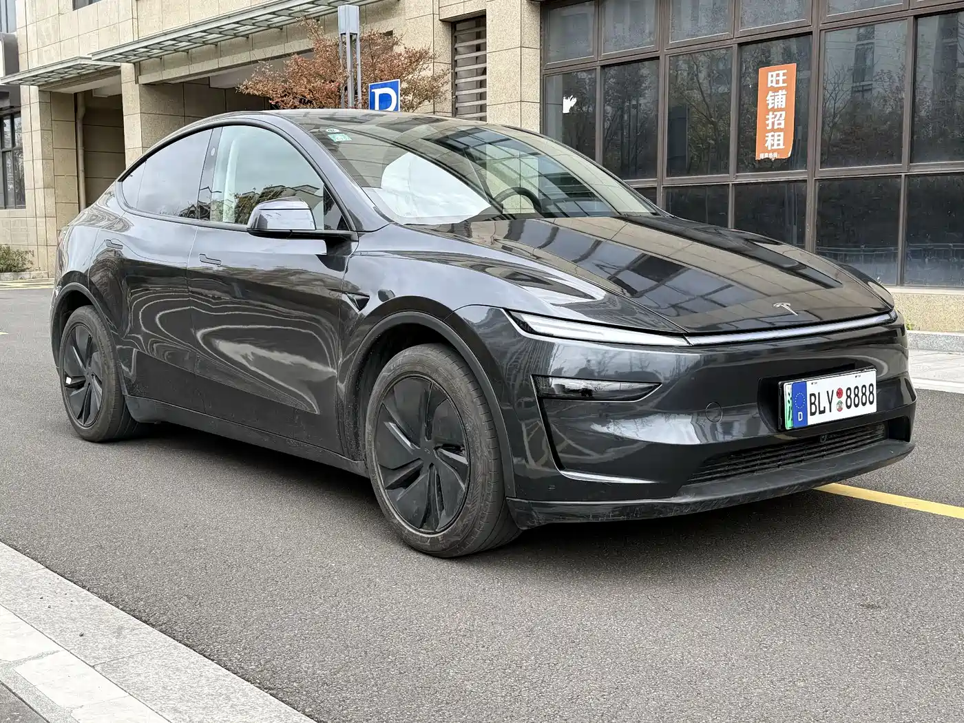 TESLA MODEL Y
