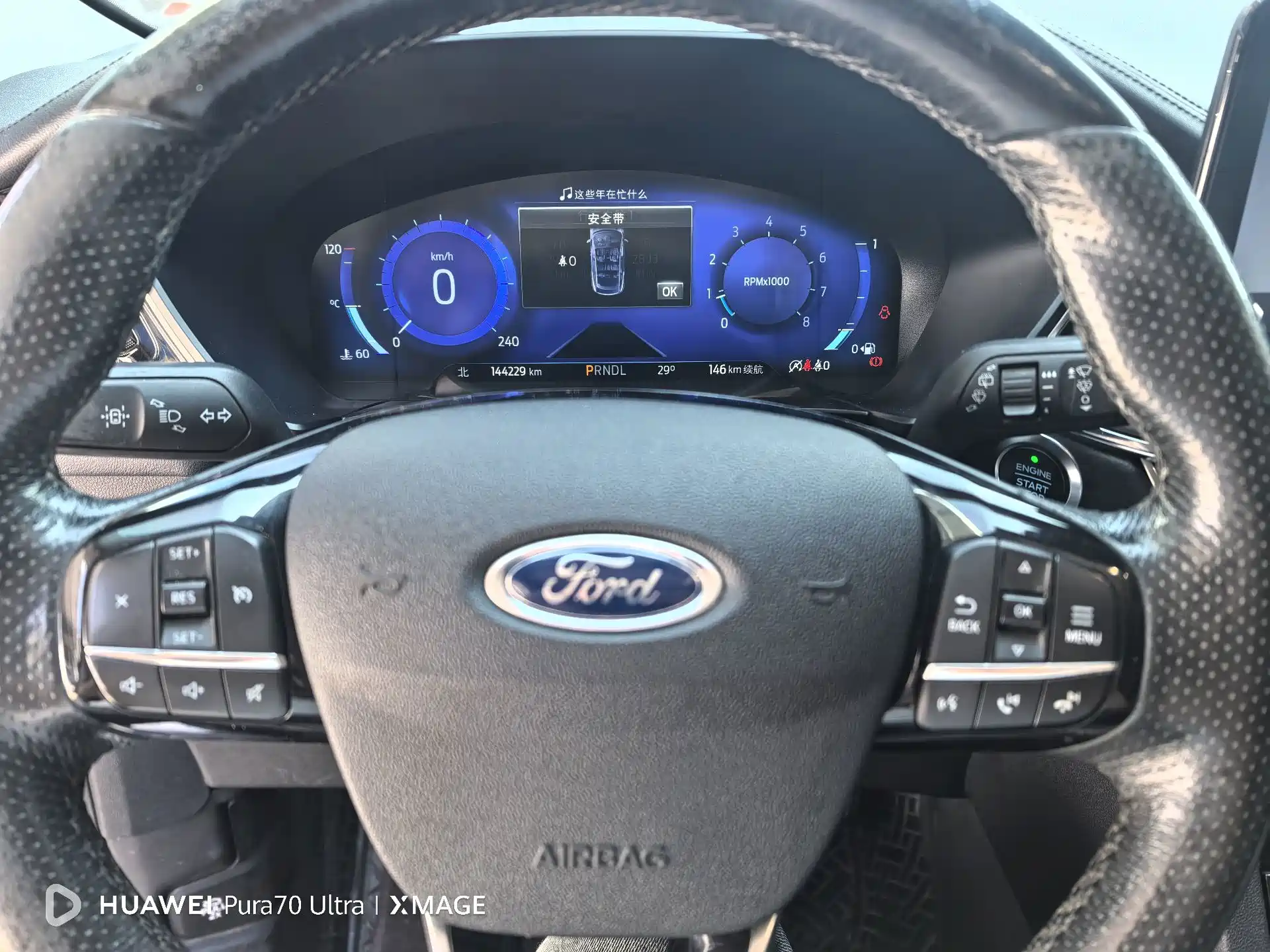 Photo 10 - Ford Escape
