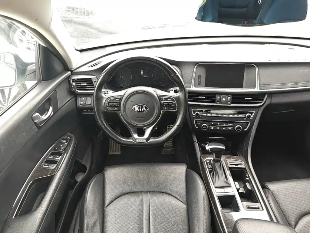 Photo 6 - Kia K5