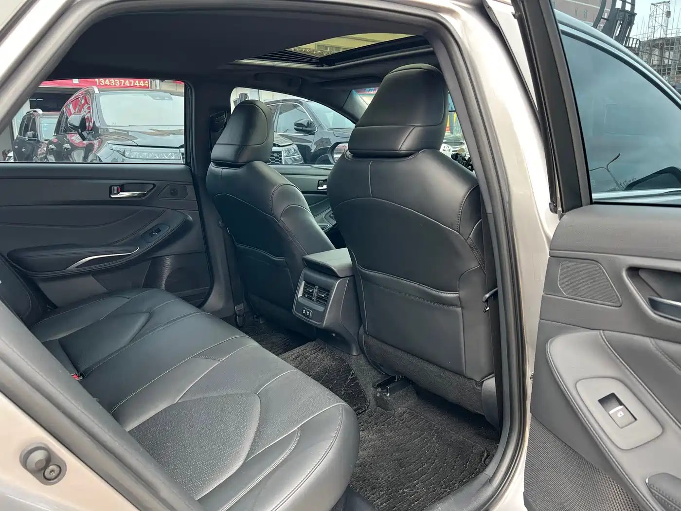 Toyota Avalon 2019 Hybrid 2.5L Luxury Edition China V фото 27