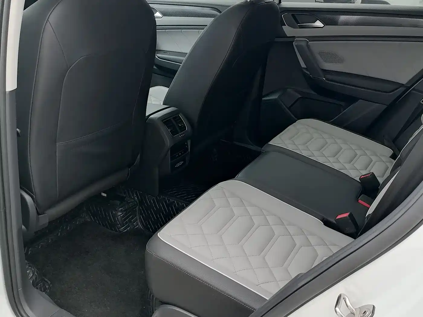 Volkswagen Tayron 2023 330TSI 2WD Luxury Plus Advanced Edition фото 5