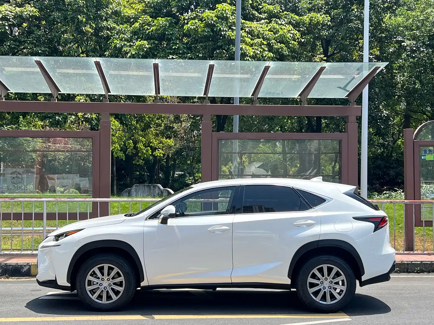 Lexus NX 2015 200 FWD Premium фото 2