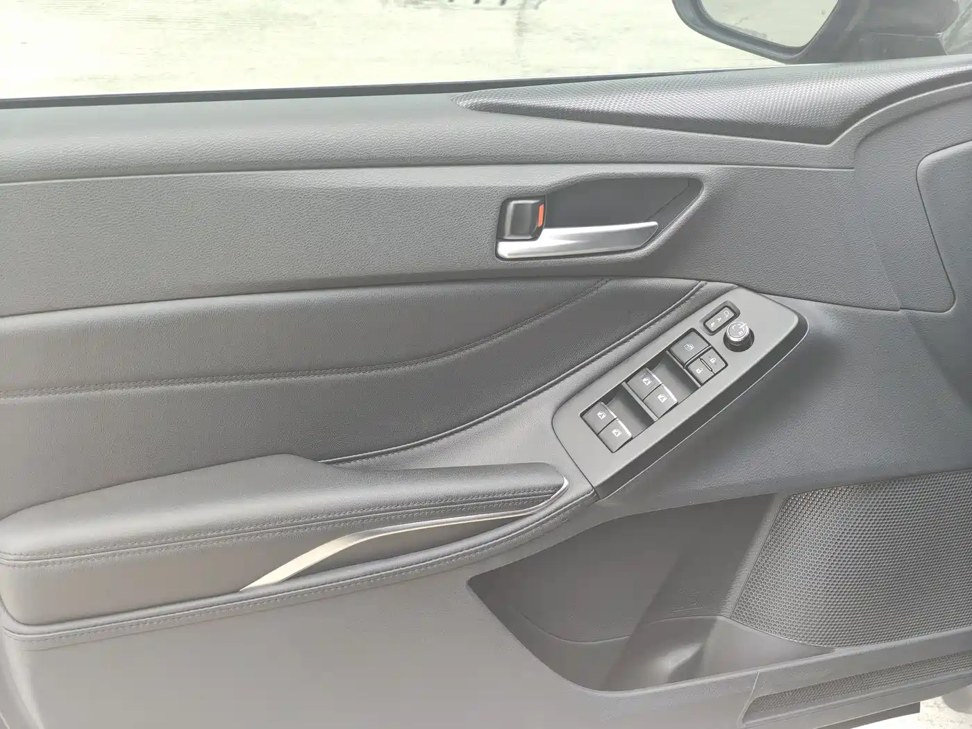 Toyota Avalon 2022 Hybrid 2.5L Luxury Edition фото 15