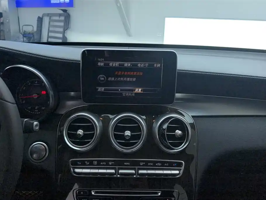 Mercedes-Benz GLC 2016 GLC 260 4MATIC Dynamic фото 12