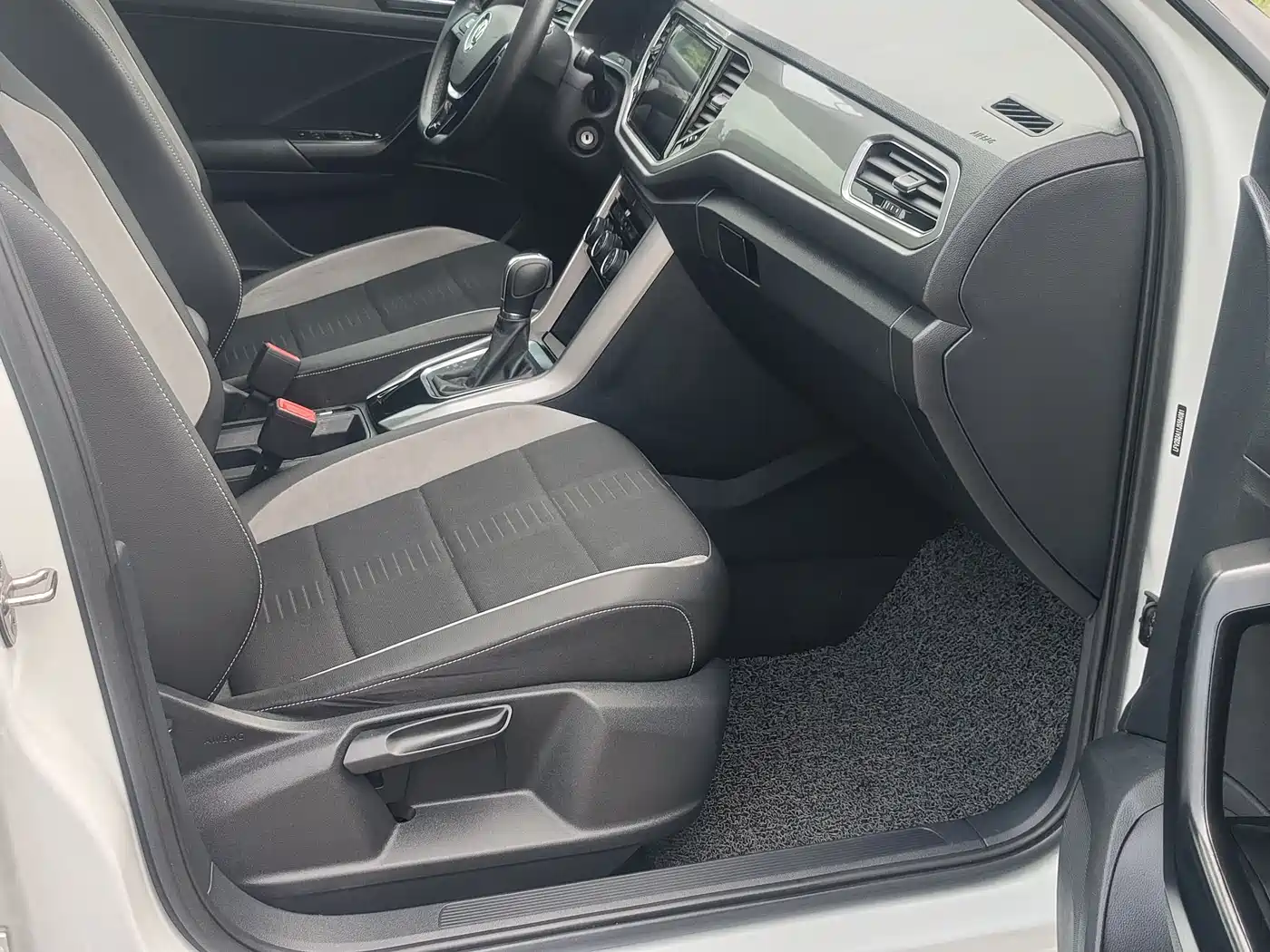 Volkswagen T-ROC 2019 230TSI DSG 2WD Fashion Type China VI фото 11