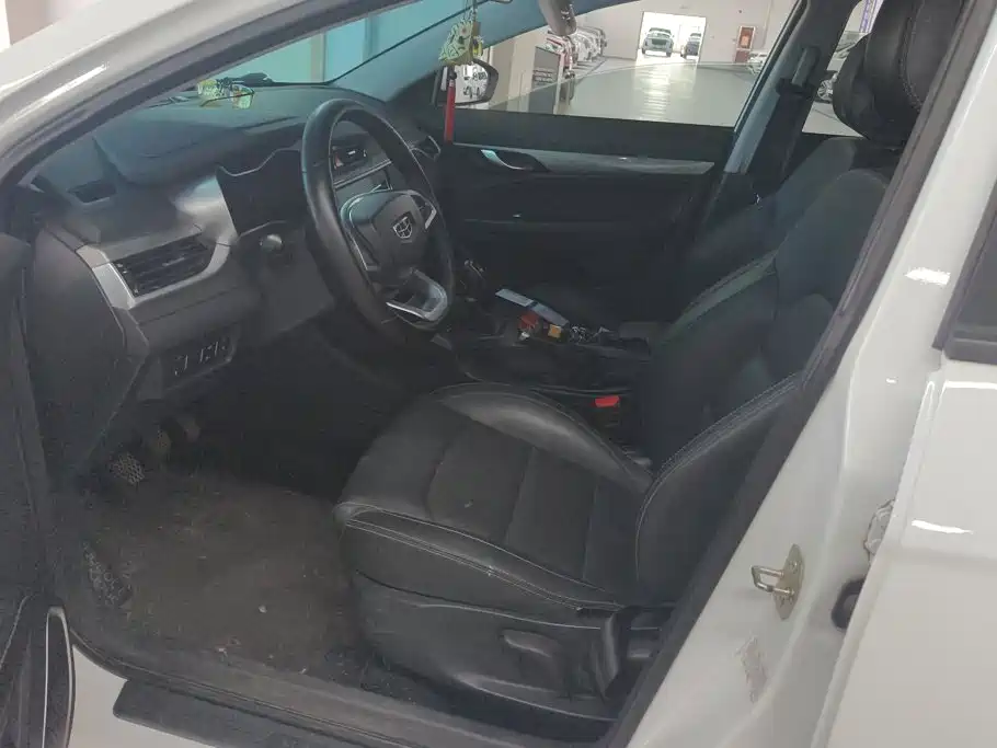 Фото 9 - Geely Emgrand