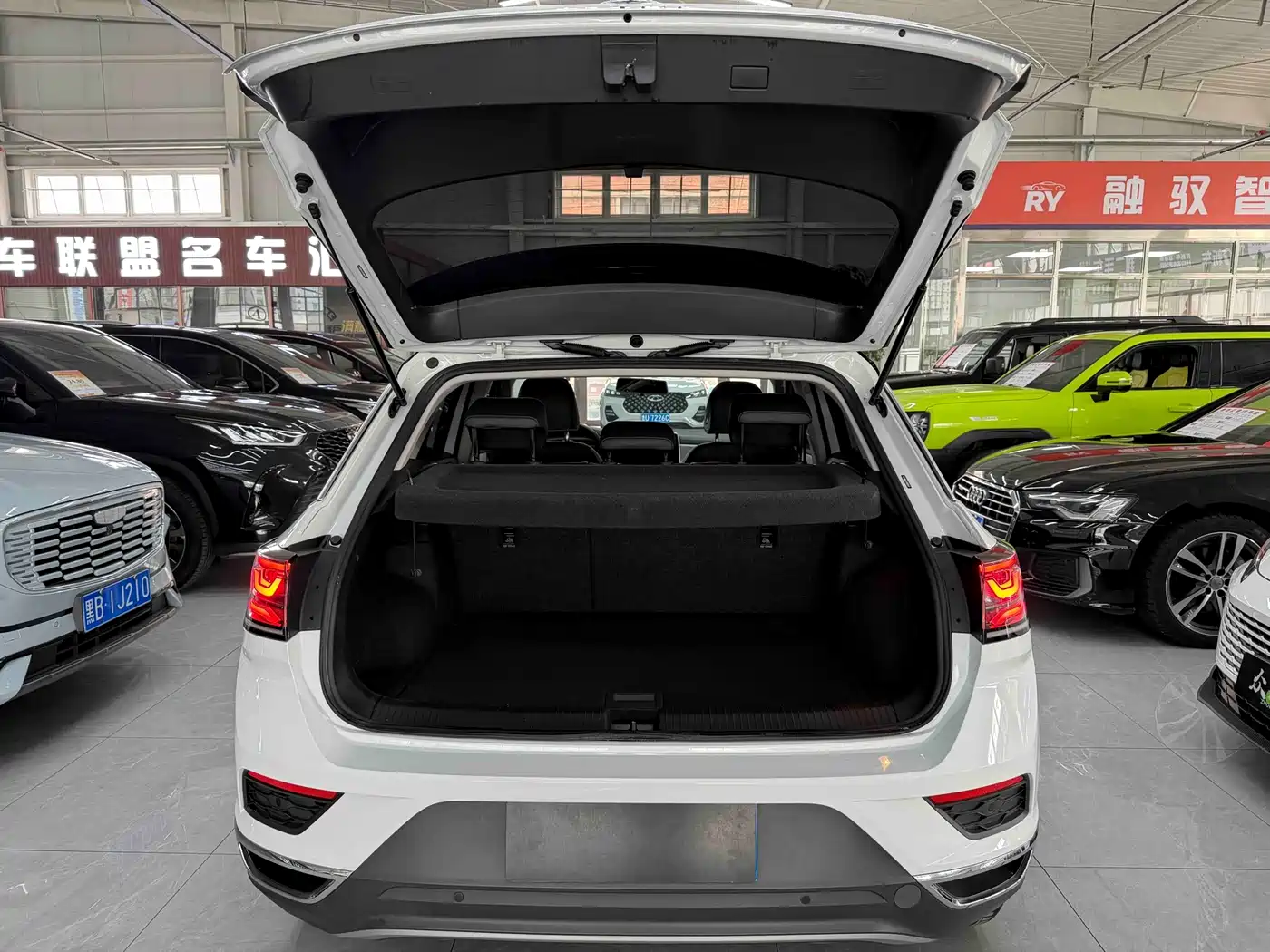 Volkswagen T-ROC 2023 280TSI DSG 2WD Time Edition фото 19