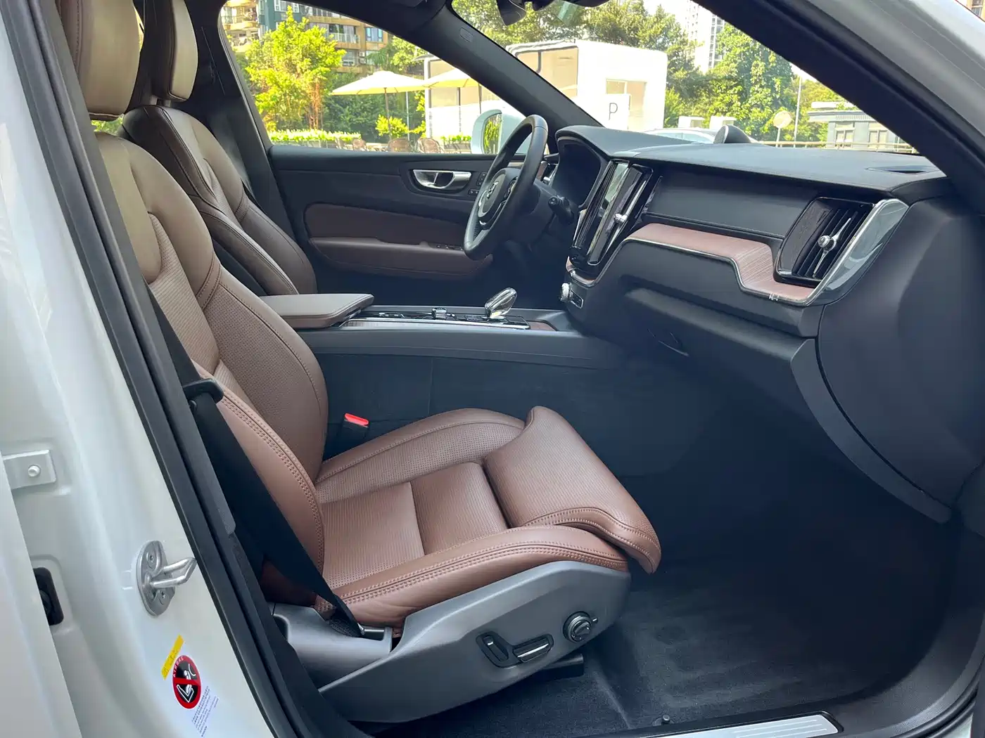 VOLVO XC60 PLUG IN HYBRID