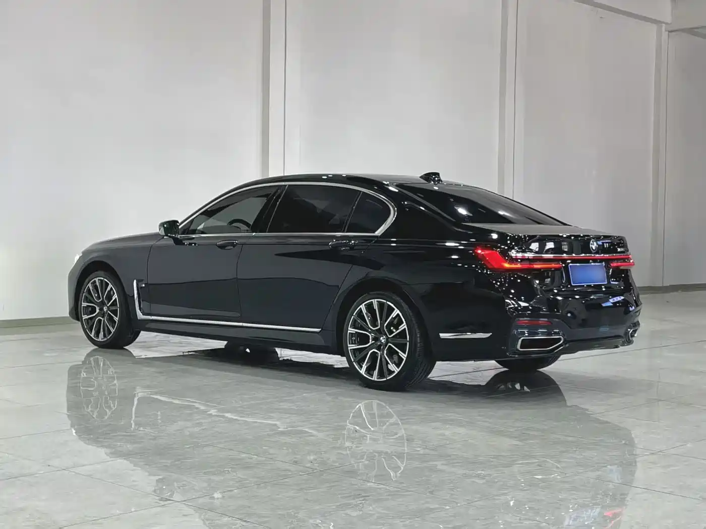 BMW 7 Series 2019 740Li Leading M Sport Package фото 12