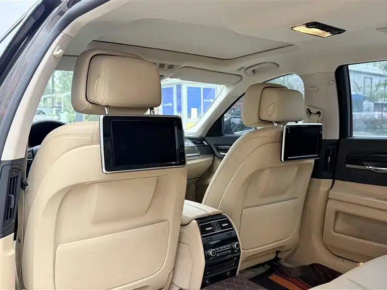 BMW 7 Series 2013 Model 730Li Leading фото 13