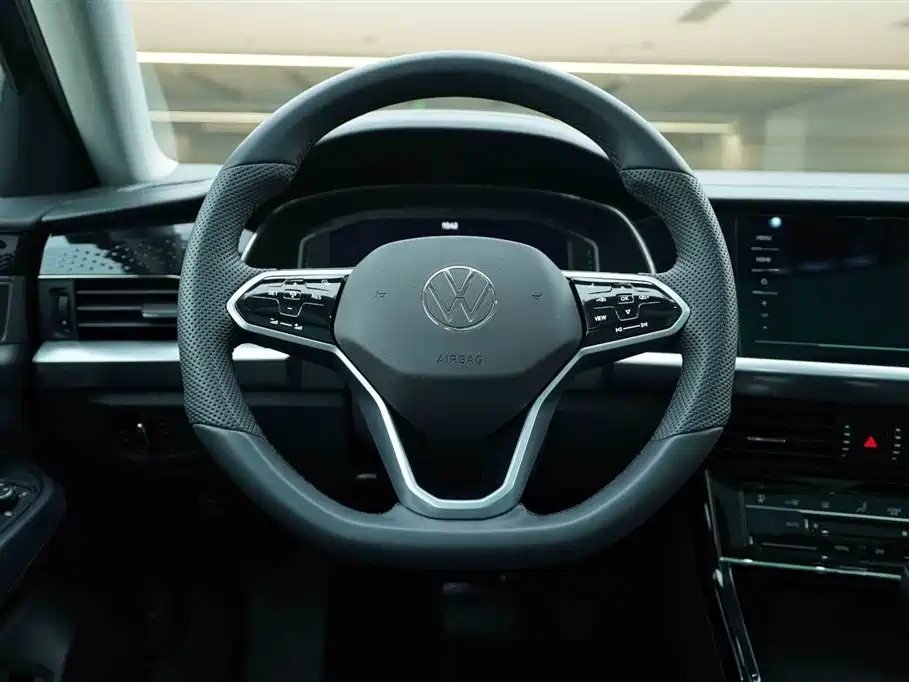 Volkswagen Passat 2024 380TSI Elite Edition фото 17
