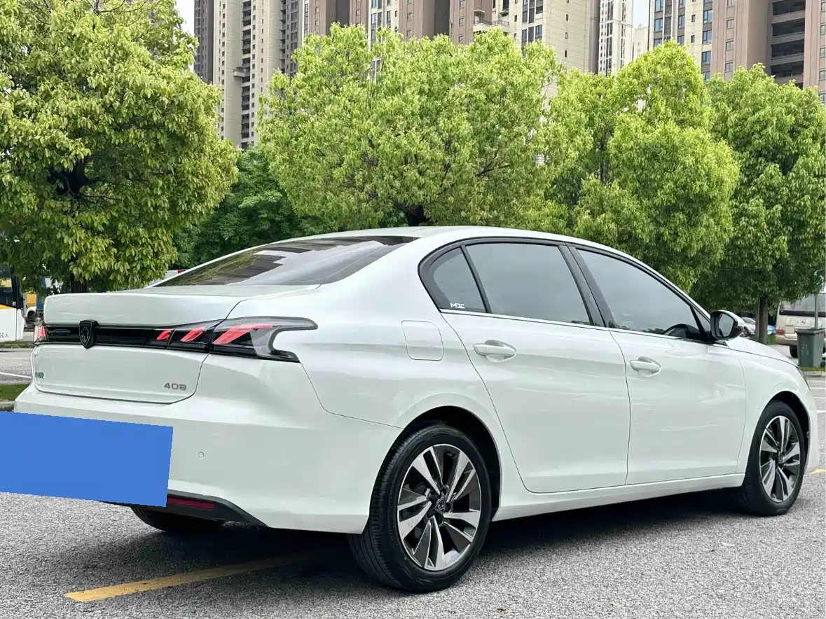 PEUGEOT 408
