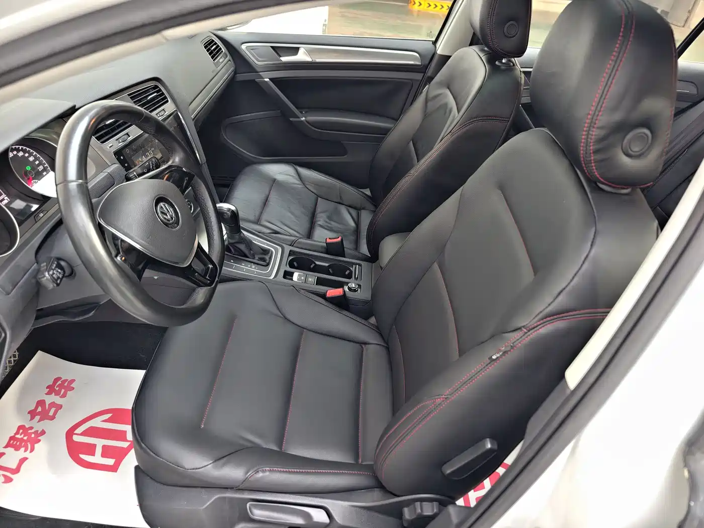 Volkswagen Golf 2016 230TSI Automatic Comfort фото 18