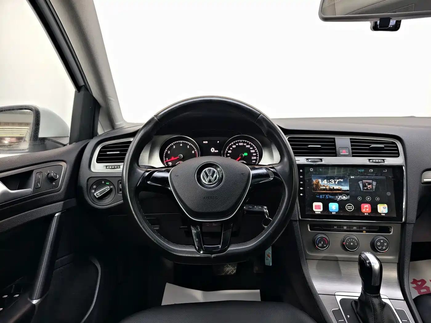 Volkswagen Golf 2016 230TSI Automatic Comfort фото 22