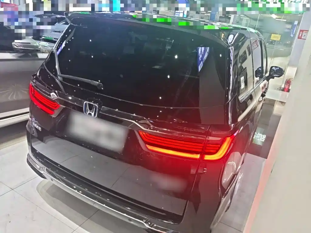 Фото 7 - Honda Elysion