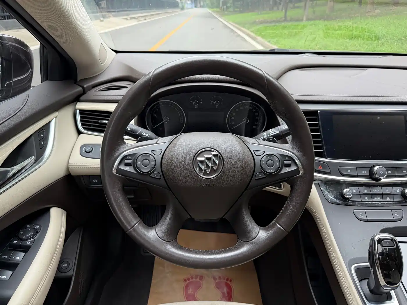 Photo 6 - Buick LaCrosse