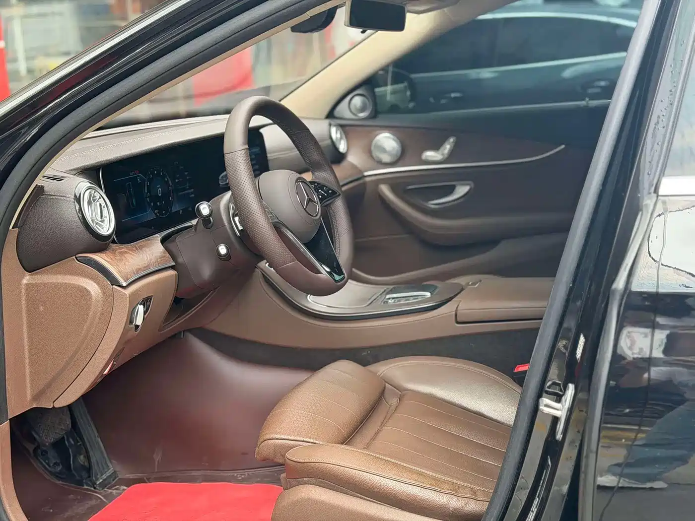 Фото 4 - Mercedes-Benz E-Class