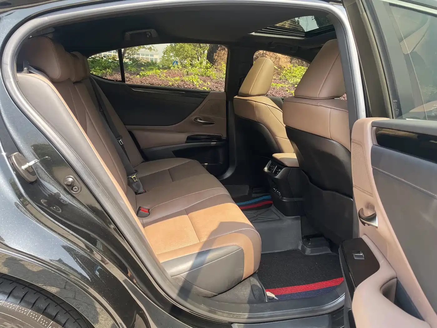 Lexus ES 2023 200 Excellence Edition фото 17