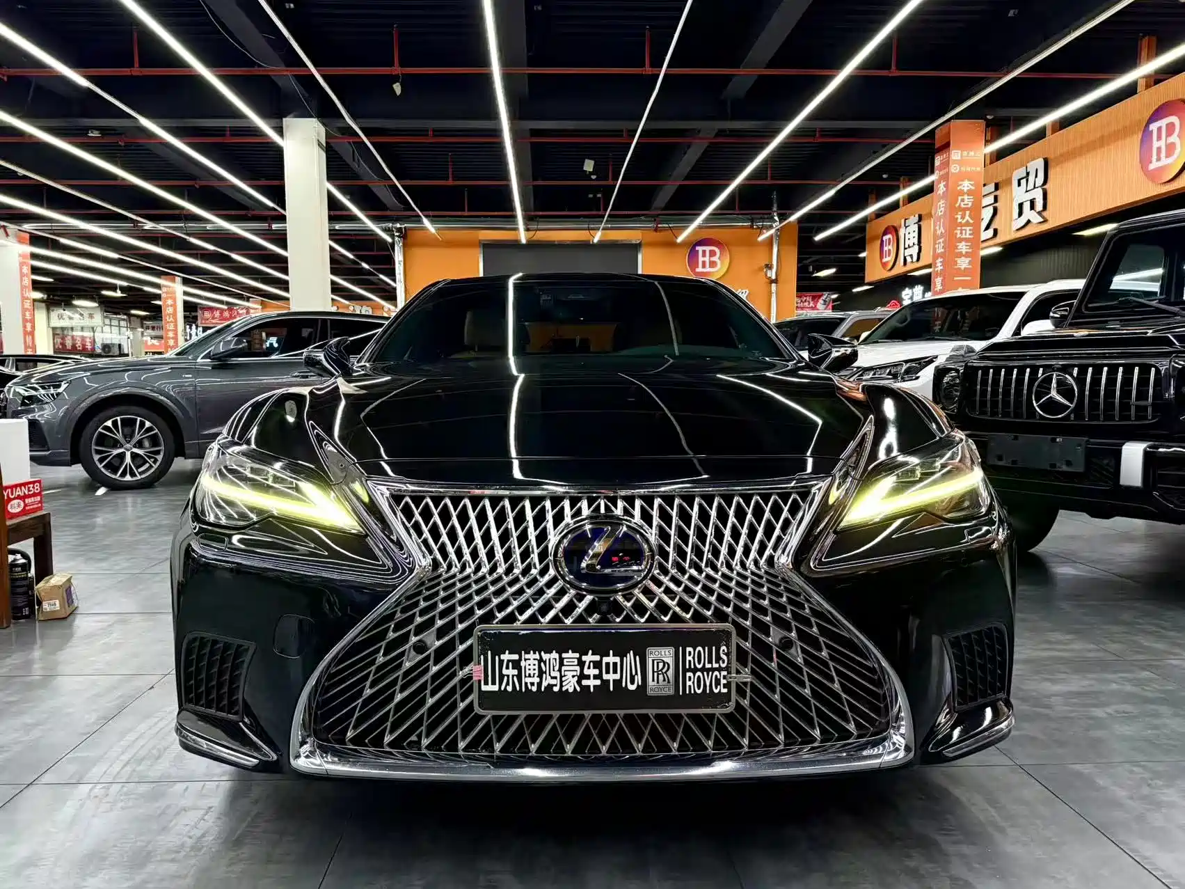Фото 2 - Lexus LS