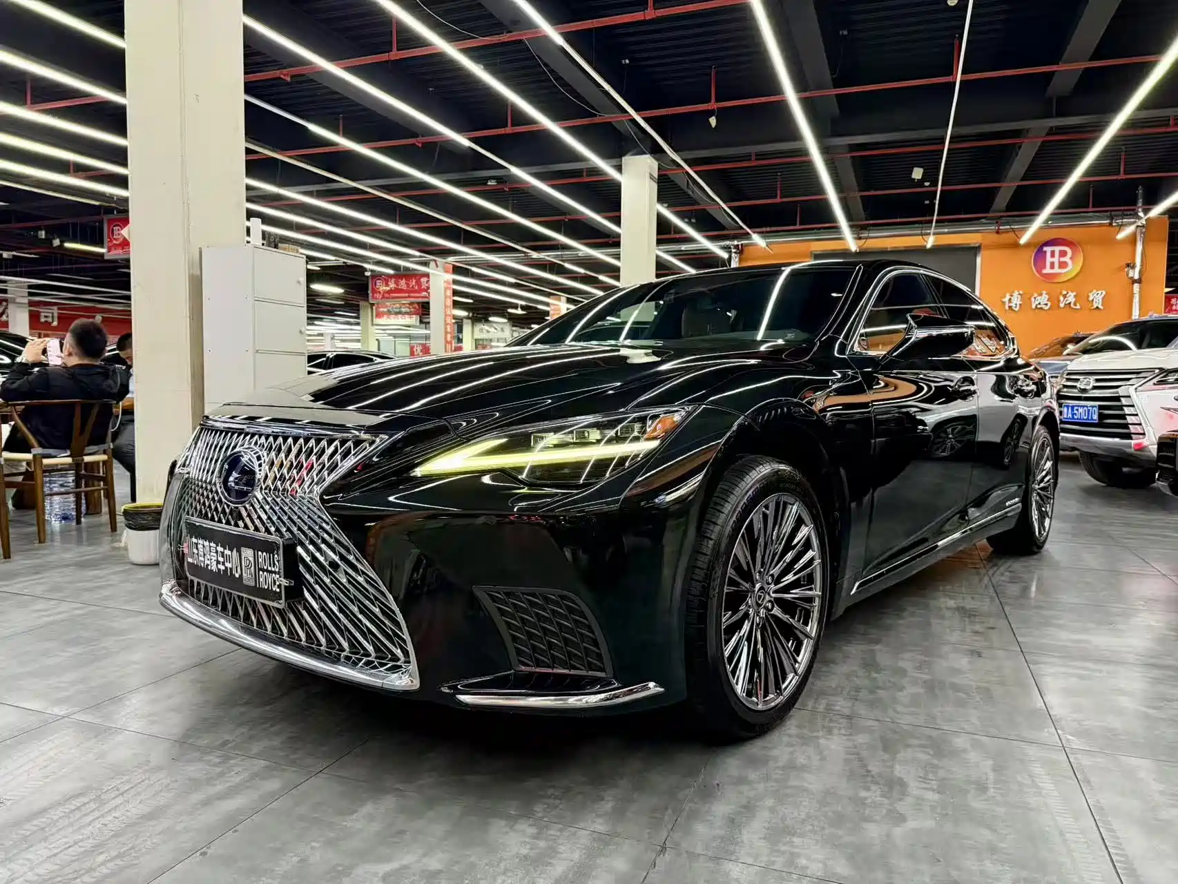 Фото 1 - Lexus LS