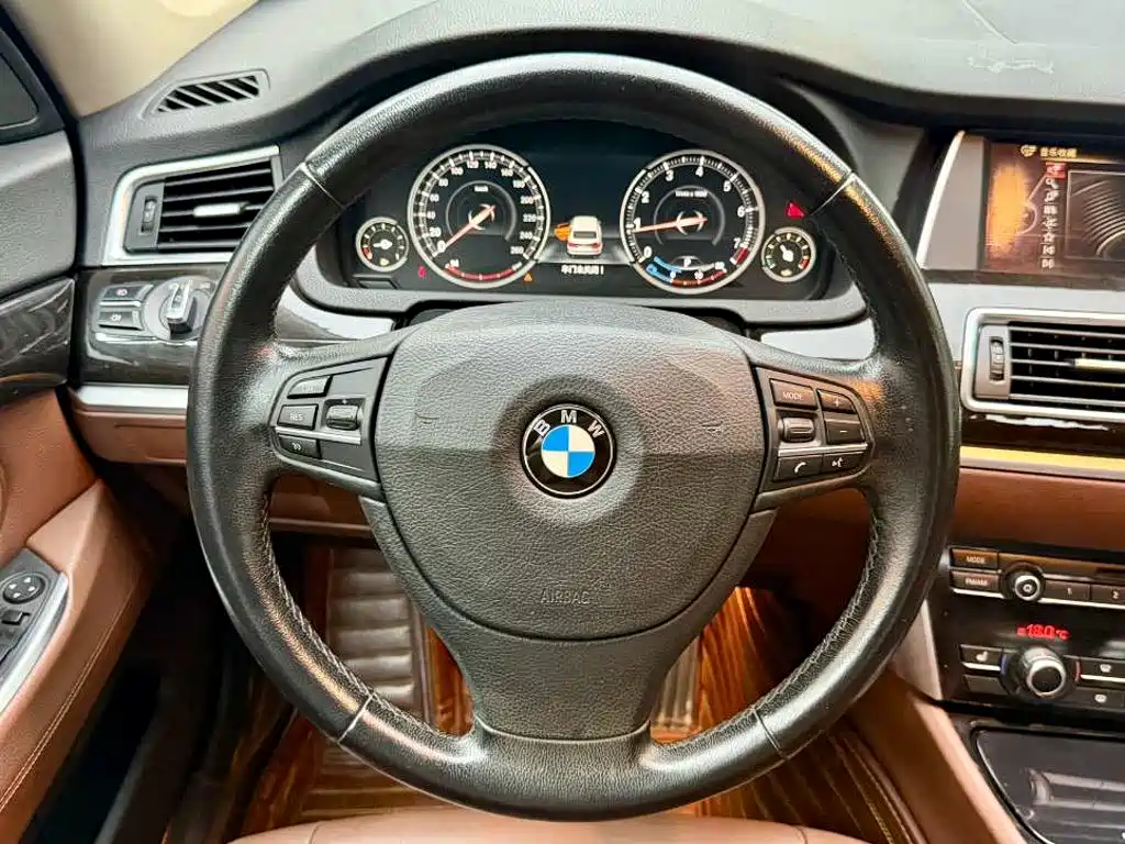 BMW 5 Series GT 2016 2015 528i Leading